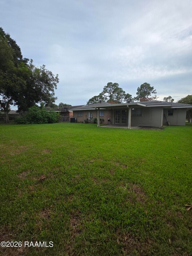 Building Photo - 203 Elmwood Dr