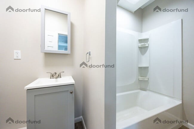 Building Photo - 3 Lyman St