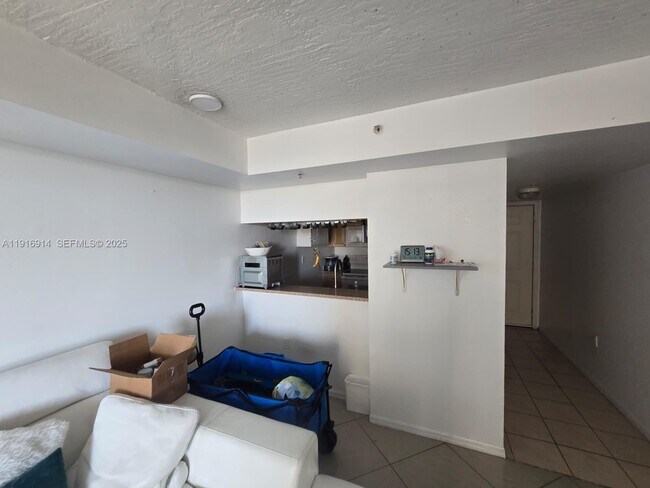 Building Photo - 102 SW 6th Ave