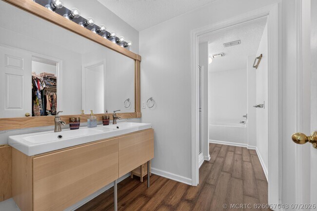 Building Photo - 5758 Benbow Ct