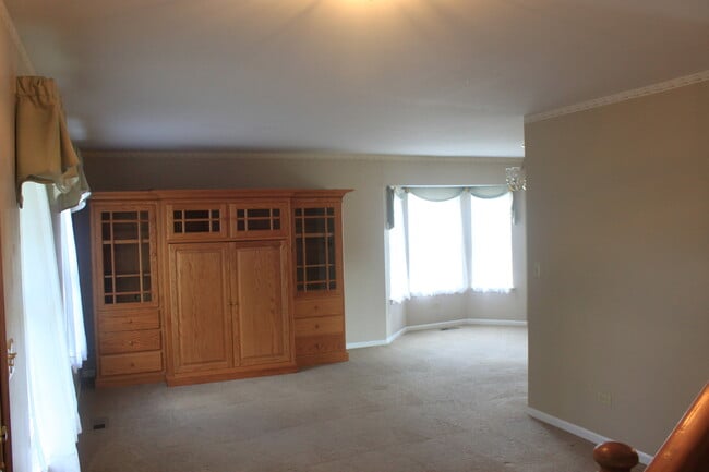 Building Photo - 324 Forest Dr