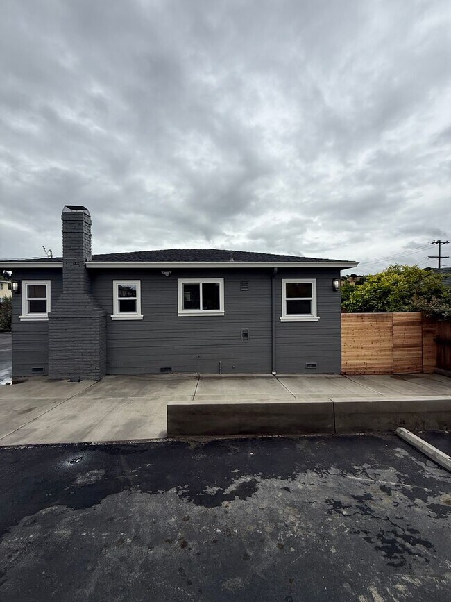 Building Photo - Completely Remodeled Single Family House!