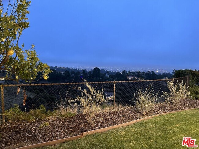 Building Photo - 1212 Roberto Ln