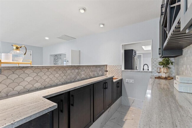 Building Photo - 4000 14th Way NE