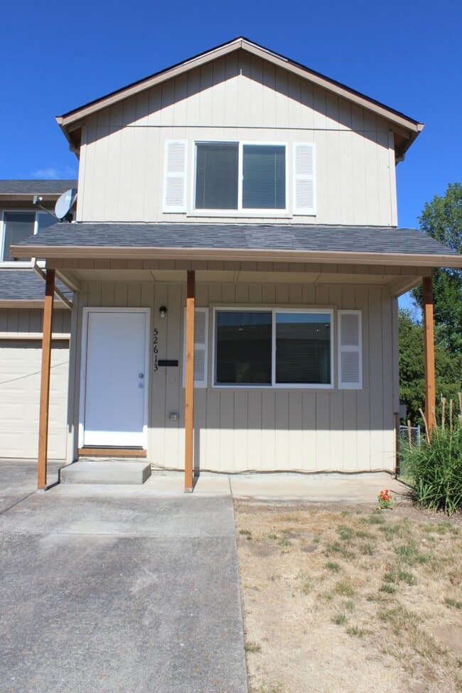 Building Photo - 3 bedroom, 2 1/2 bath home in quiet Scappo...