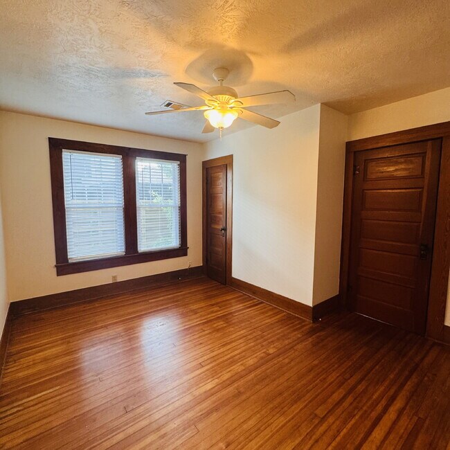 Building Photo - Spacious Single-Family Home in the Heart of Port Neches, TX