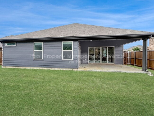 Building Photo - 579 White Water Dr