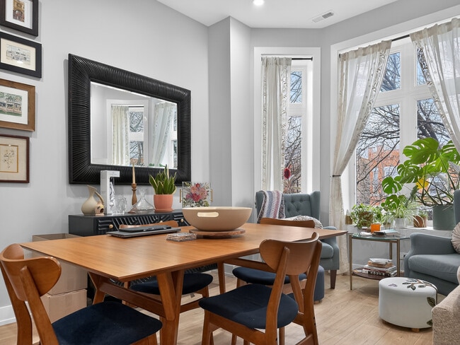 Building Photo - 2451 N Albany Ave