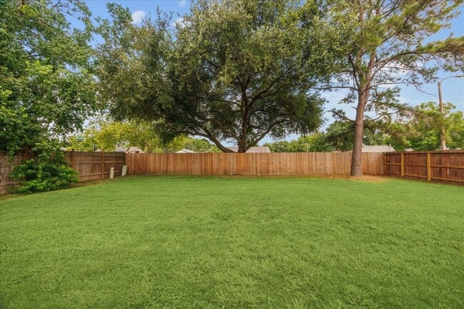 Building Photo - 23947 Pepperrell Pl St
