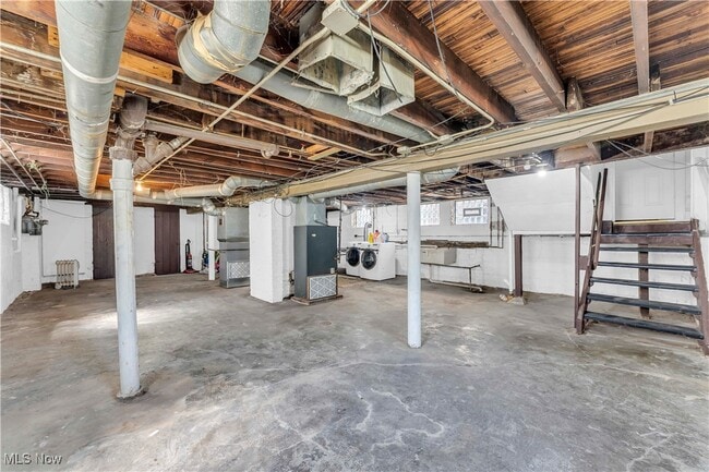 Building Photo - 4931 E 109th St