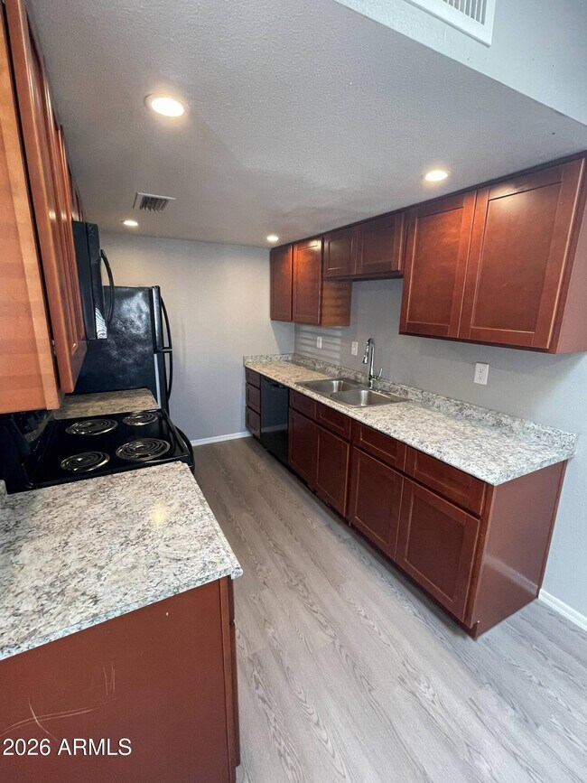 Building Photo - 6541 N 67th Ave