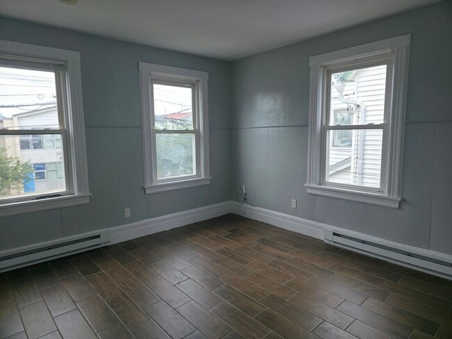 Building Photo - 96 Lockwood Ave