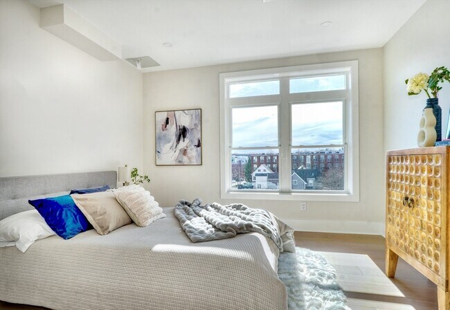 Building Photo - 62 Foundry St