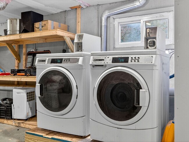 Building Photo - 238 Havre St