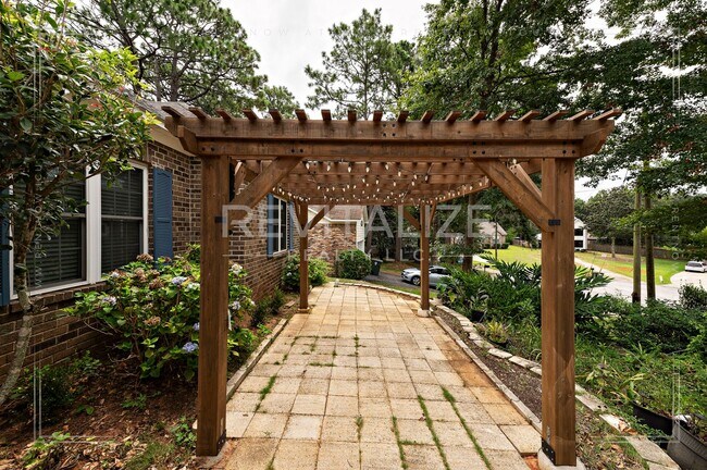 Building Photo - 105 Ventura Cir