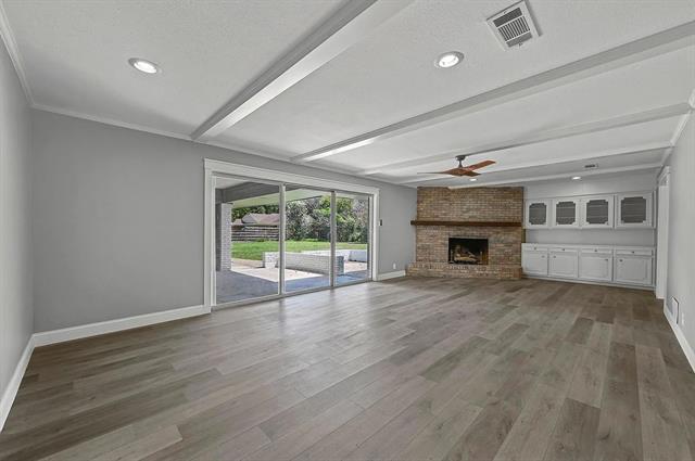 Building Photo - 1400 Crescent Dr