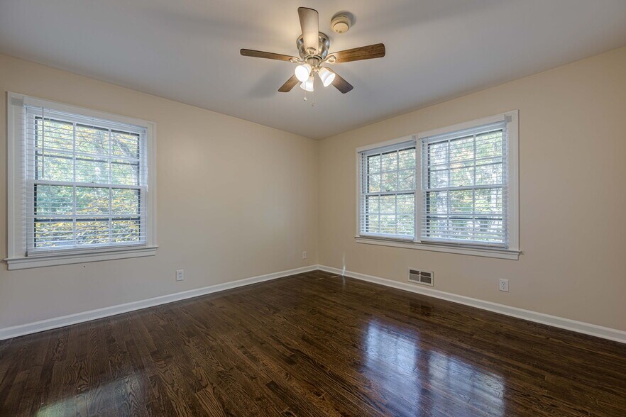 Building Photo - 6640 Williamson Dr