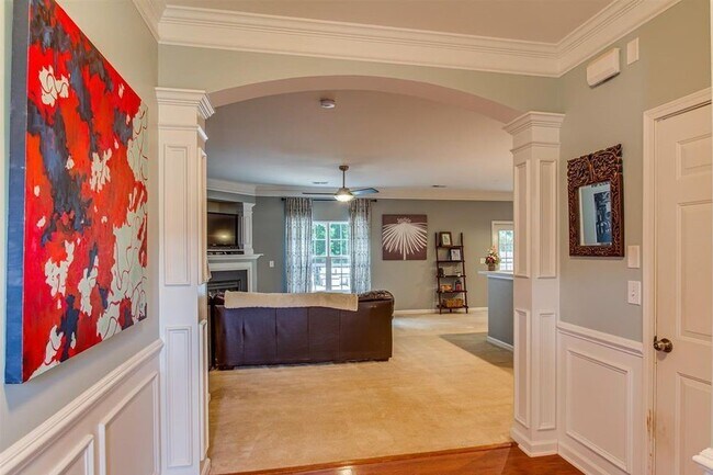 Building Photo - Charming 3 bedroom, 2.5 bath home located in the Lismore Park community.