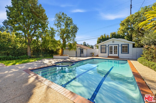 Building Photo - 360 23rd St