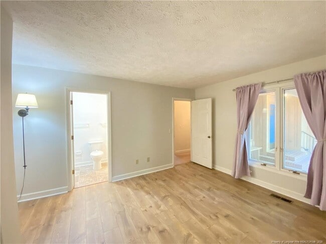 Building Photo - 3299 Liverpool Dr