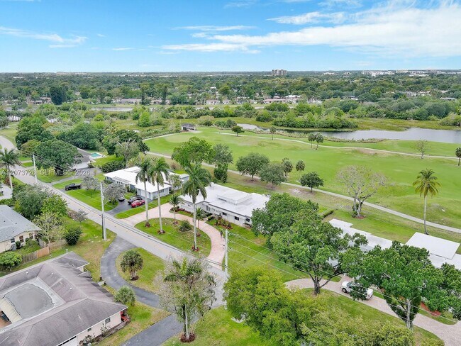 Building Photo - 621 E Tropical Way