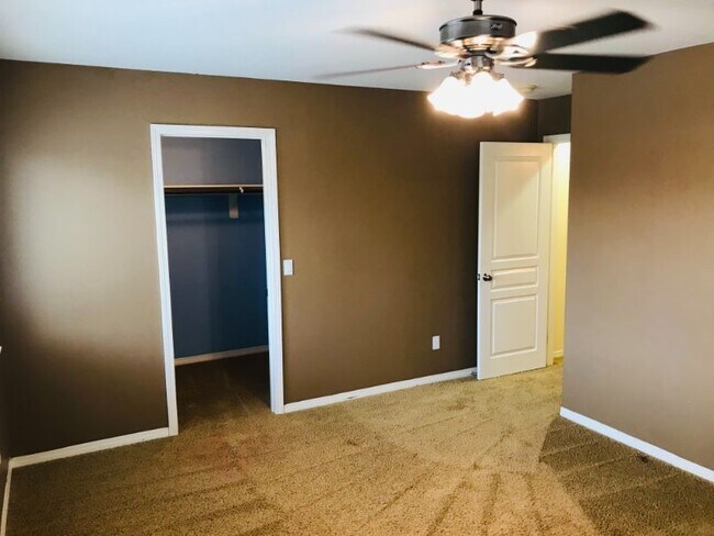 Building Photo - 45611 Basswood Ct