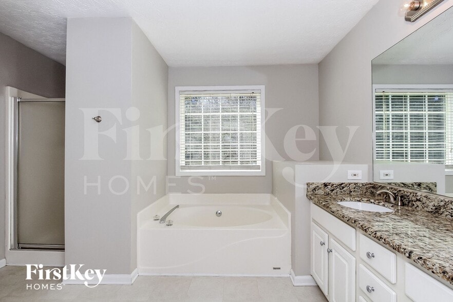 Building Photo - 4015 McEachern Cove Dr