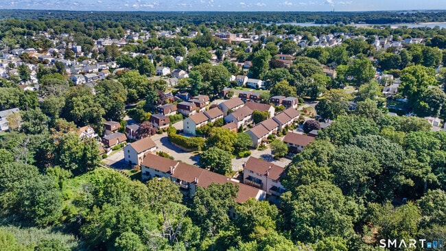 Building Photo - 202 Soundview Ave