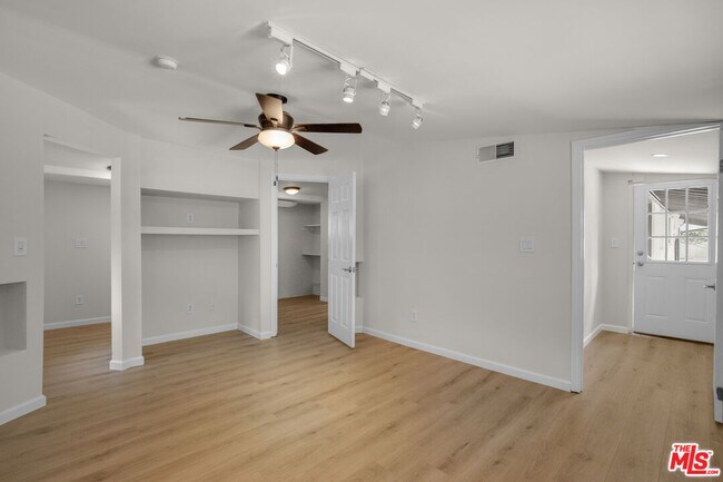 Building Photo - 4730 Cerrillos Dr