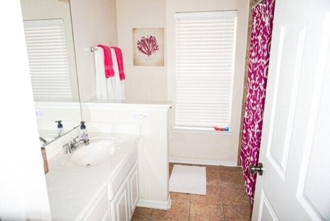 Building Photo - 12814 Quail Creek Dr