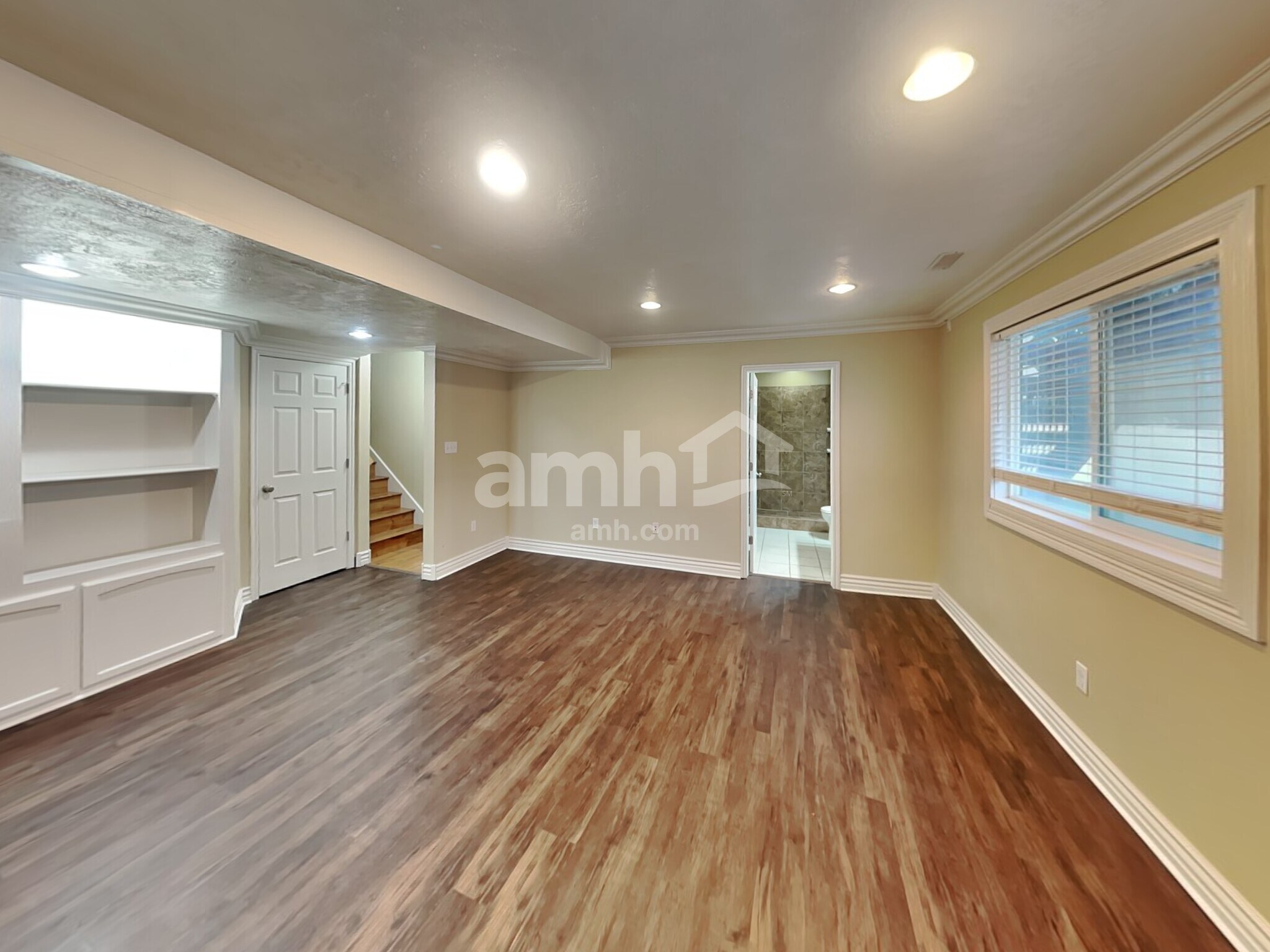 Building Photo - 1015 Westbury Ct