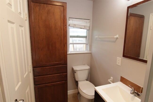 Building Photo - 7941 Longridge Dr