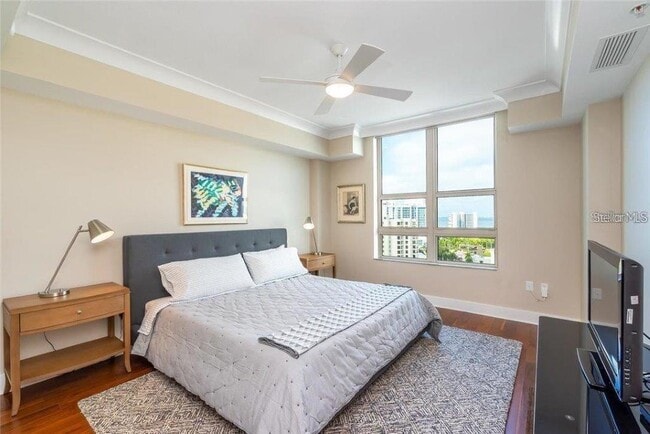 Building Photo - 1350 Main St