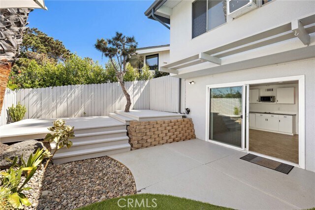 Building Photo - 2120 Temple Hills Dr