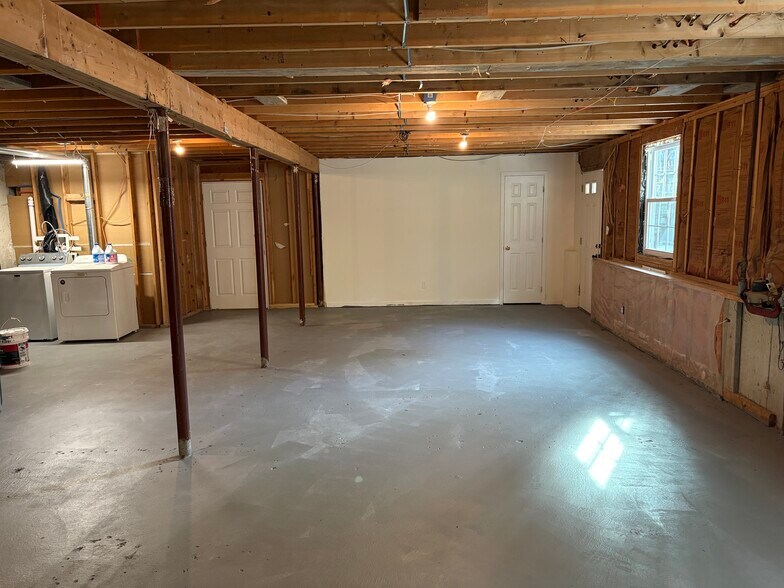 Building Photo - 160 McKay Rd