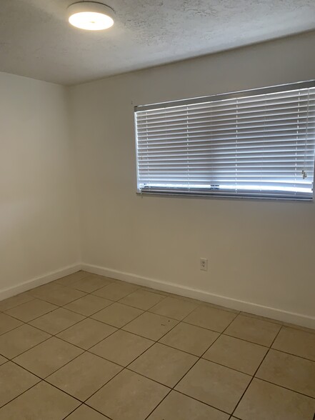 Building Photo - 2261 W 53rd St
