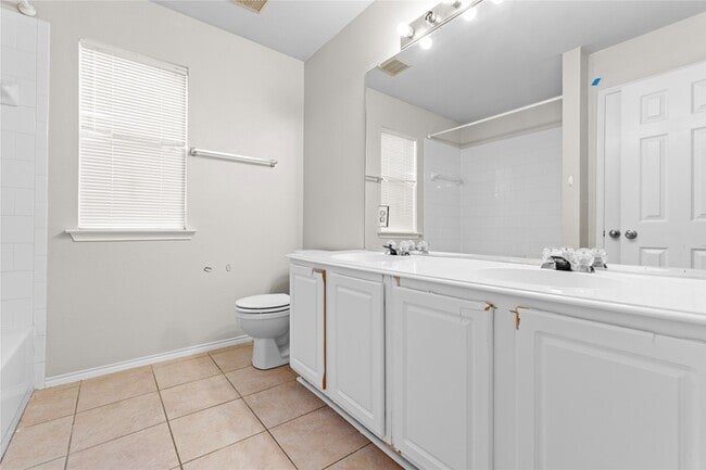 Building Photo - 3015 Honey Locust Dr