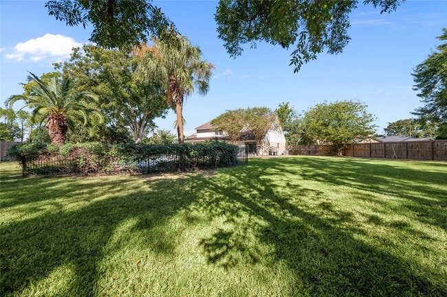 Building Photo - 4702 Bayou Vista Dr