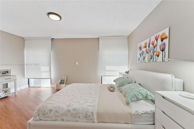 Building Photo - 3101 N Country Club Dr