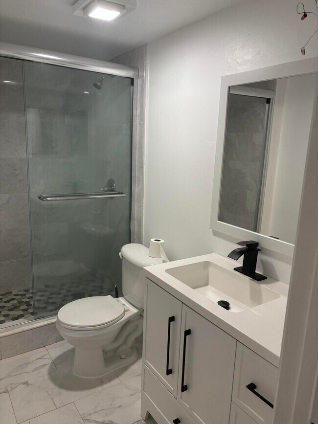 Building Photo - 409 Villa Cir