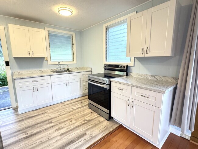 Building Photo - "Cozy 2-Bed Gem in Panaewa, Hilo - Perfectly Conveniently Located!"