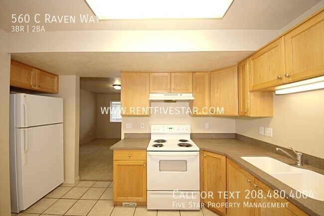 Building Photo - 560 Raven Way