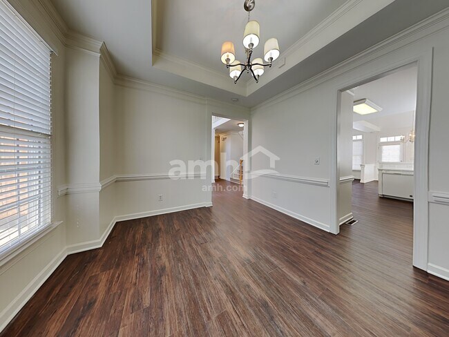 Building Photo - 300 Lucas Park Dr