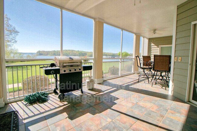 Building Photo - 202 Breakers Bnd