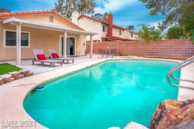 Building Photo - 375 Tierra St