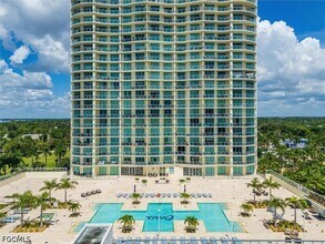 Building Photo - 3000 Oasis Grand Blvd