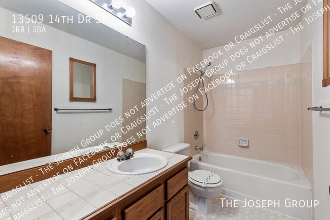 Building Photo - 13509 14th Dr SE