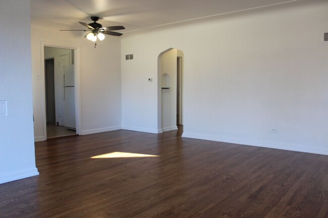 Building Photo - Charming 2 BR/ 1 3/4 BA home in Montclair ...