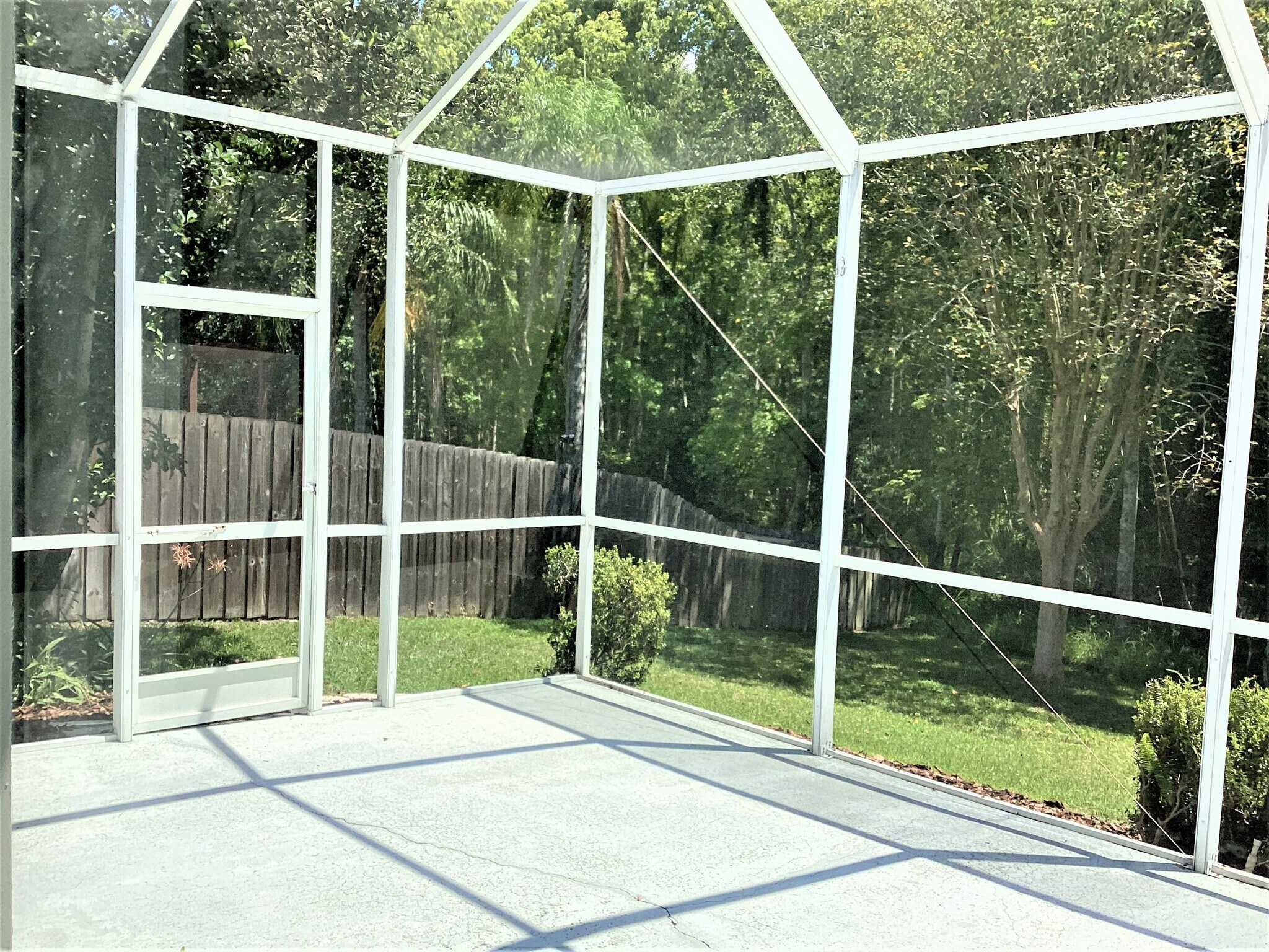 Building Photo - 25008 Hyde Park Blvd