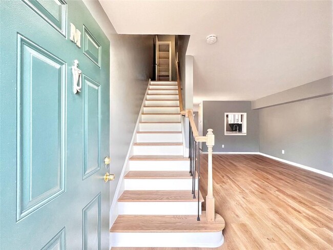 Building Photo - 3125 Colonial Way